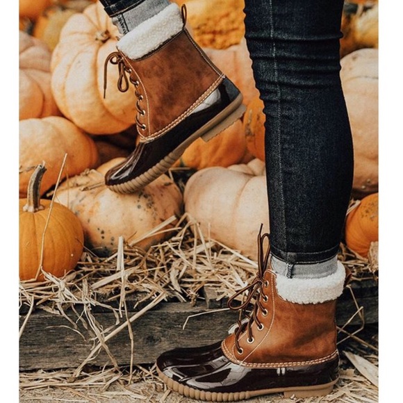 🆕Abby | Sherpa Duck Boots in Brown - Picture 2 of 3
